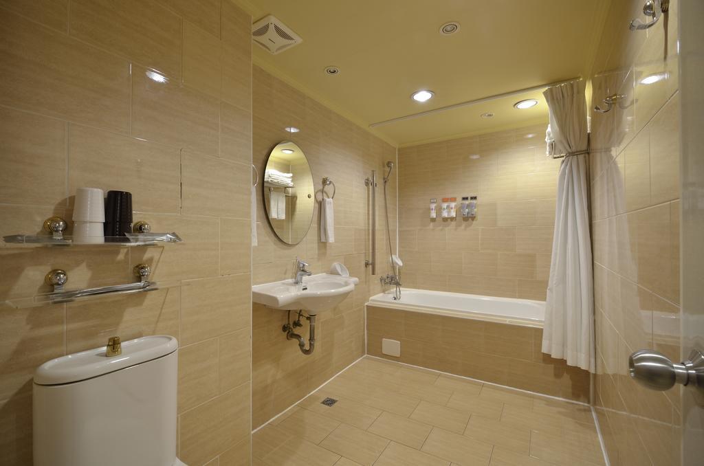 Goodness Hotel Kaohsiung Dış mekan fotoğraf